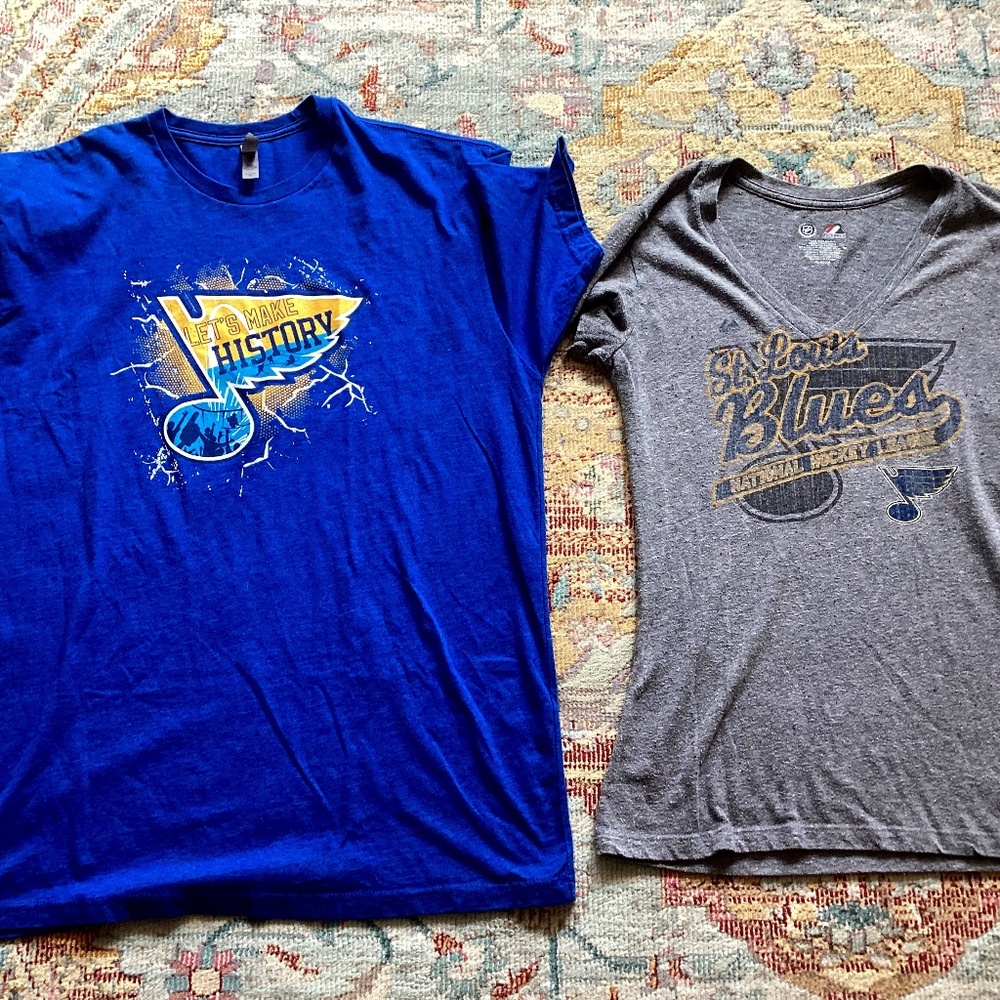 2 St. Louis Blues Ladies XL t-shirt’s bundle